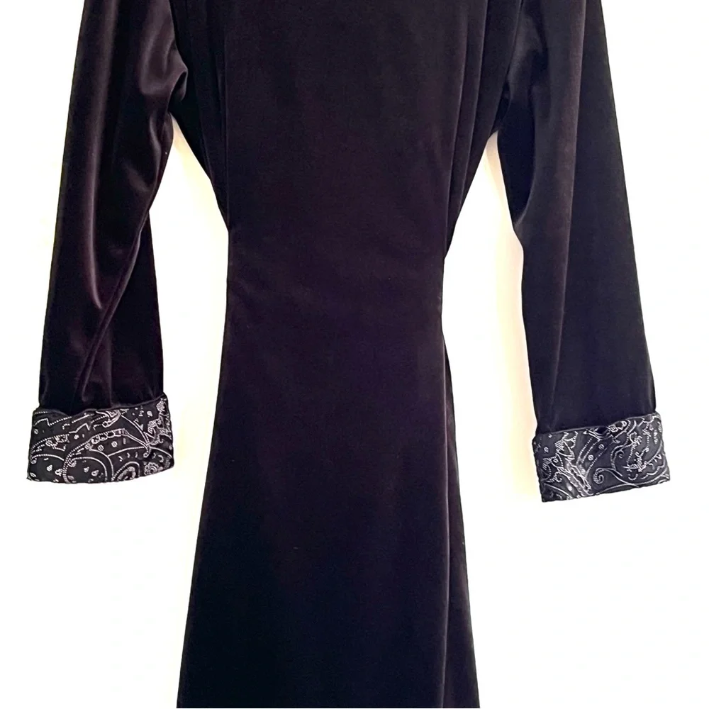 Oscar de la Renta Pink Label Vintage Black Velvet Robe